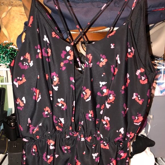 Urban outfitters floral romper size M - Picture 2 of 3